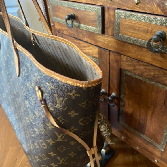 Louis Vuitton Monogram Neverfull - Size GM - Picture 4 of 6